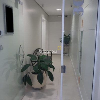 Sala com 84m², 3 garagens, no bairro Trindade em Florianópolis