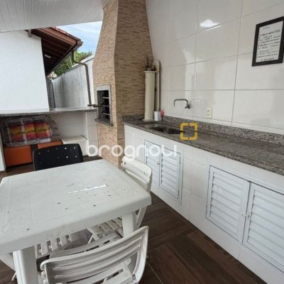 Casa com 193m², 4 quartos (sendo 2 suítes), 2 garagens, no bairro Santa Mônica em Florianópolis