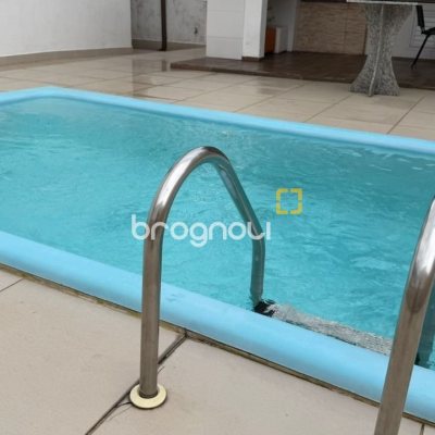 Casa com 193m², 4 quartos (sendo 2 suítes), 2 garagens, no bairro Santa Mônica em Florianópolis