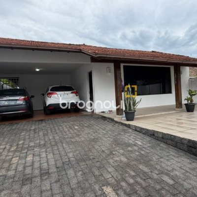 Casa com 193m², 4 quartos (sendo 2 suítes), 2 garagens, no bairro Santa Mônica em Florianópolis