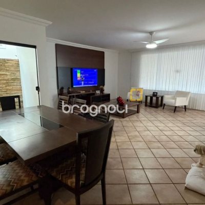 Casa com 193m², 4 quartos (sendo 2 suítes), 2 garagens, no bairro Santa Mônica em Florianópolis