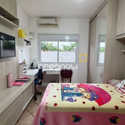 Casa com 193m², 4 quartos (sendo 2 suítes), 2 garagens, no bairro Santa Mônica em Florianópolis