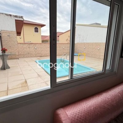 Casa com 193m², 4 quartos (sendo 2 suítes), 2 garagens, no bairro Santa Mônica em Florianópolis