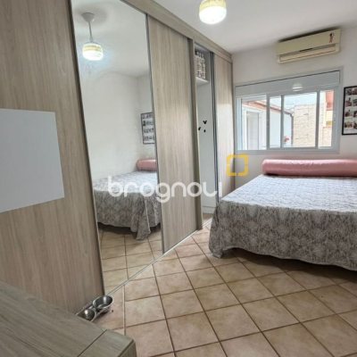 Casa com 193m², 4 quartos (sendo 2 suítes), 2 garagens, no bairro Santa Mônica em Florianópolis