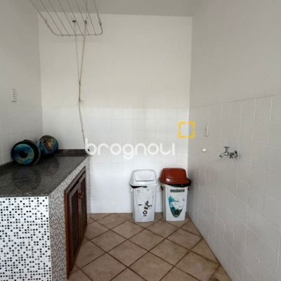 Casa com 193m², 4 quartos (sendo 2 suítes), 2 garagens, no bairro Santa Mônica em Florianópolis
