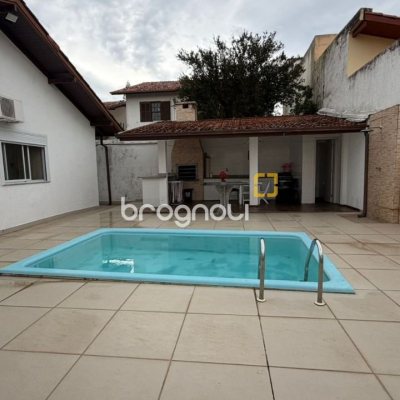 Casa com 193m², 4 quartos (sendo 2 suítes), 2 garagens, no bairro Santa Mônica em Florianópolis