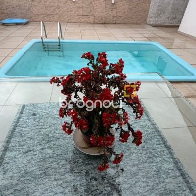 Casa com 193m², 4 quartos (sendo 2 suítes), 2 garagens, no bairro Santa Mônica em Florianópolis