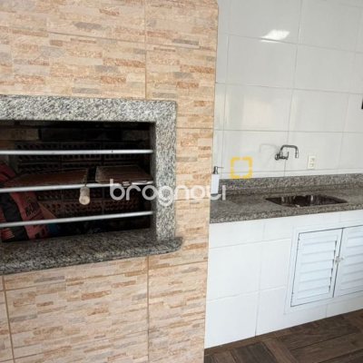 Casa com 193m², 4 quartos (sendo 2 suítes), 2 garagens, no bairro Santa Mônica em Florianópolis