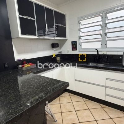 Casa com 193m², 4 quartos (sendo 2 suítes), 2 garagens, no bairro Santa Mônica em Florianópolis