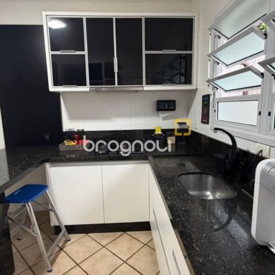 Casa com 193m², 4 quartos (sendo 2 suítes), 2 garagens, no bairro Santa Mônica em Florianópolis