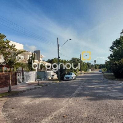 Apartamento com 49m², 1 quarto, 1 garagem, no bairro Cachoeira do Bom Jesus em Florianópolis