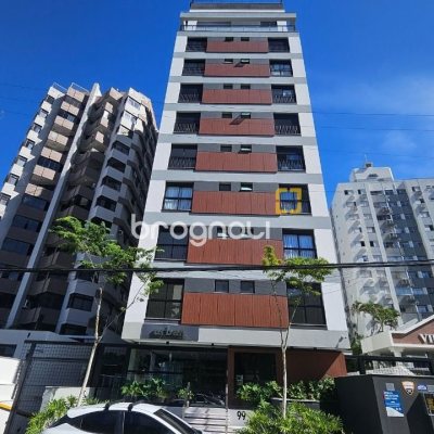 Apartamento com 180m², 4 quartos (sendo 3 suítes), 4 garagens, no bairro Centro em Florianópolis