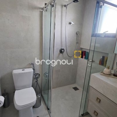 Apartamento com 180m², 4 quartos (sendo 3 suítes), 4 garagens, no bairro Centro em Florianópolis
