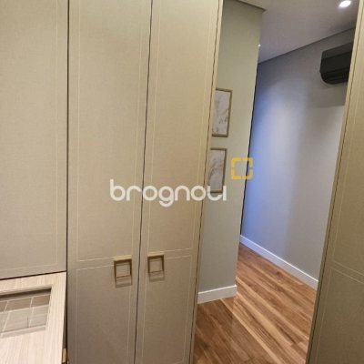 Apartamento com 180m², 4 quartos (sendo 3 suítes), 4 garagens, no bairro Centro em Florianópolis