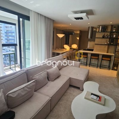 Apartamento com 180m², 4 quartos (sendo 3 suítes), 4 garagens, no bairro Centro em Florianópolis