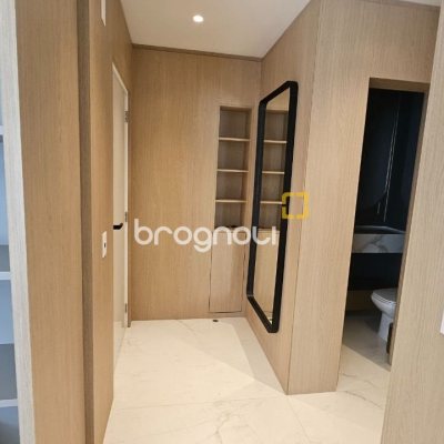 Apartamento com 180m², 4 quartos (sendo 3 suítes), 4 garagens, no bairro Centro em Florianópolis