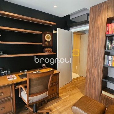 Apartamento com 180m², 4 quartos (sendo 3 suítes), 4 garagens, no bairro Centro em Florianópolis