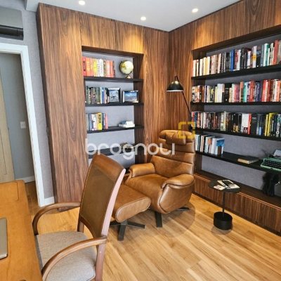 Apartamento com 180m², 4 quartos (sendo 3 suítes), 4 garagens, no bairro Centro em Florianópolis