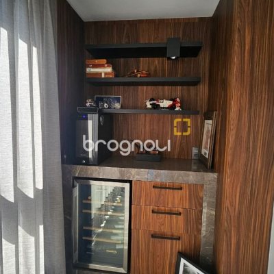 Apartamento com 180m², 4 quartos (sendo 3 suítes), 4 garagens, no bairro Centro em Florianópolis
