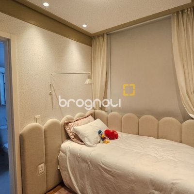 Apartamento com 180m², 4 quartos (sendo 3 suítes), 4 garagens, no bairro Centro em Florianópolis
