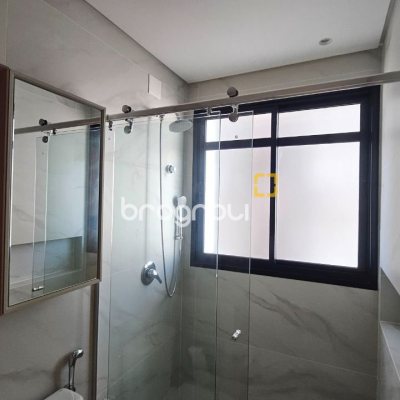 Apartamento com 180m², 4 quartos (sendo 3 suítes), 4 garagens, no bairro Centro em Florianópolis