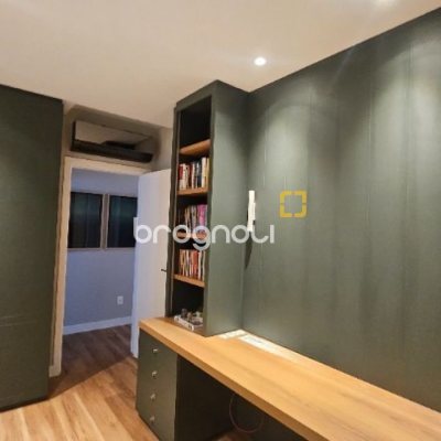 Apartamento com 180m², 4 quartos (sendo 3 suítes), 4 garagens, no bairro Centro em Florianópolis