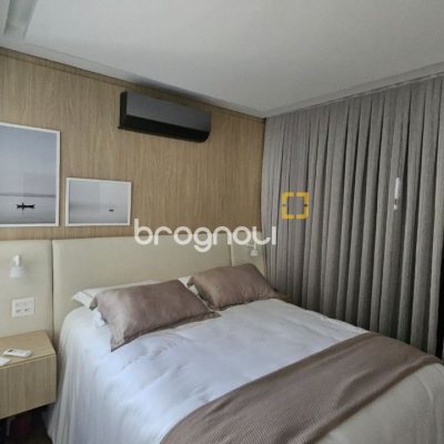 Apartamento com 180m², 4 quartos (sendo 3 suítes), 4 garagens, no bairro Centro em Florianópolis