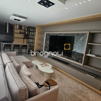 Apartamento com 180m², 4 quartos (sendo 3 suítes), 4 garagens, no bairro Centro em Florianópolis