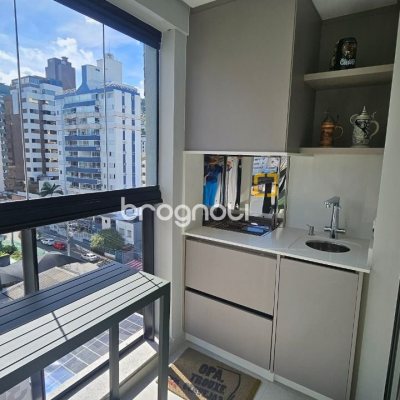 Apartamento com 180m², 4 quartos (sendo 3 suítes), 4 garagens, no bairro Centro em Florianópolis