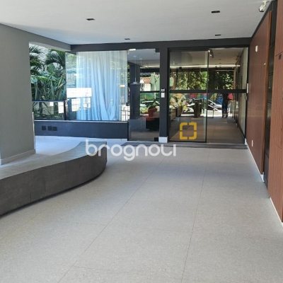 Apartamento com 180m², 4 quartos (sendo 3 suítes), 4 garagens, no bairro Centro em Florianópolis