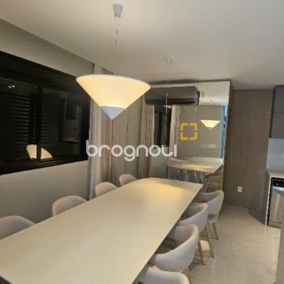 Apartamento com 180m², 4 quartos (sendo 3 suítes), 4 garagens, no bairro Centro em Florianópolis