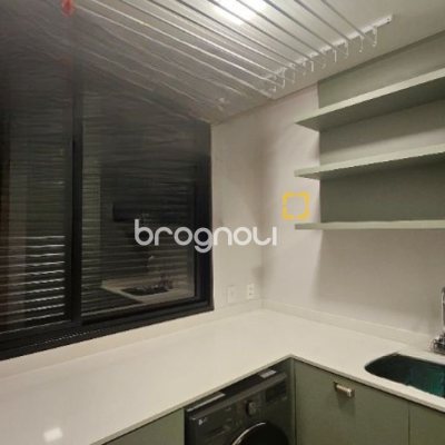 Apartamento com 180m², 4 quartos (sendo 3 suítes), 4 garagens, no bairro Centro em Florianópolis
