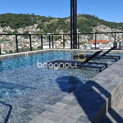 Apartamento com 180m², 4 quartos (sendo 3 suítes), 4 garagens, no bairro Centro em Florianópolis