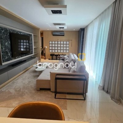 Apartamento com 180m², 4 quartos (sendo 3 suítes), 4 garagens, no bairro Centro em Florianópolis