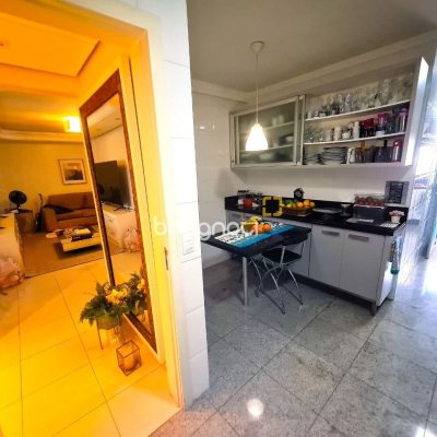 Apartamento com 126m², 3 quartos (sendo 1 suíte), 2 garagens, no bairro Estreito em Florianópolis