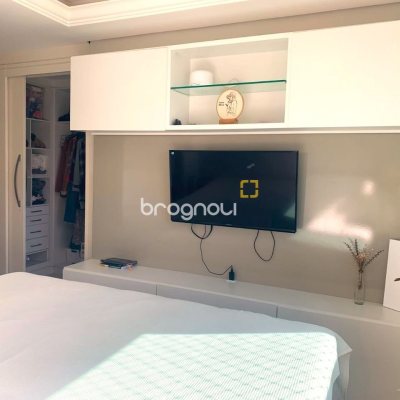 Apartamento com 126m², 3 quartos (sendo 1 suíte), 2 garagens, no bairro Estreito em Florianópolis