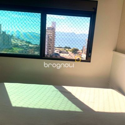 Apartamento com 126m², 3 quartos (sendo 1 suíte), 2 garagens, no bairro Estreito em Florianópolis