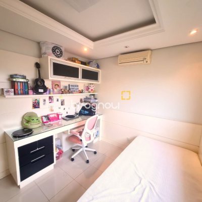 Apartamento com 126m², 3 quartos (sendo 1 suíte), 2 garagens, no bairro Estreito em Florianópolis