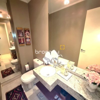 Apartamento com 126m², 3 quartos (sendo 1 suíte), 2 garagens, no bairro Estreito em Florianópolis