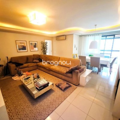 Apartamento com 126m², 3 quartos (sendo 1 suíte), 2 garagens, no bairro Estreito em Florianópolis