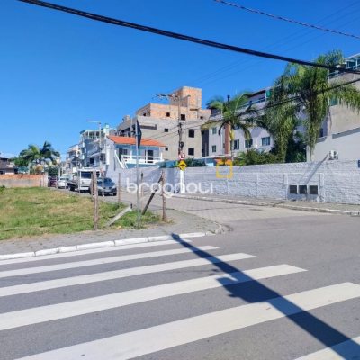Terreno com 1296m², no bairro Ingleses em Florianópolis