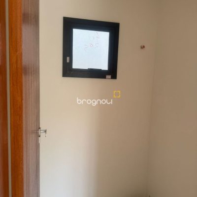 Casa com 107m², 3 quartos (sendo 1 suíte), 2 garagens, no bairro Potecas em São José