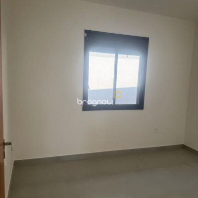 Casa com 107m², 3 quartos (sendo 1 suíte), 2 garagens, no bairro Potecas em São José