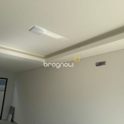 Casa com 107m², 3 quartos (sendo 1 suíte), 2 garagens, no bairro Potecas em São José