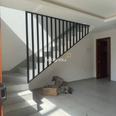 Casa com 107m², 3 quartos (sendo 1 suíte), 2 garagens, no bairro Potecas em São José