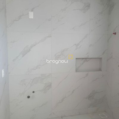 Casa com 107m², 3 quartos (sendo 1 suíte), 2 garagens, no bairro Potecas em São José