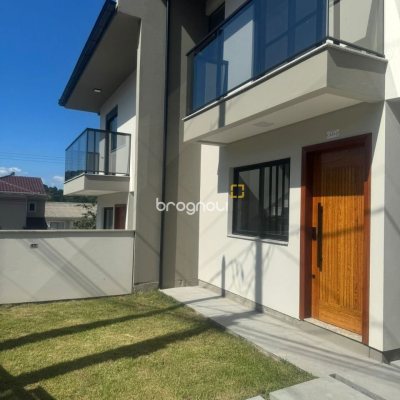 Casa com 107m², 3 quartos (sendo 1 suíte), 2 garagens, no bairro Potecas em São José