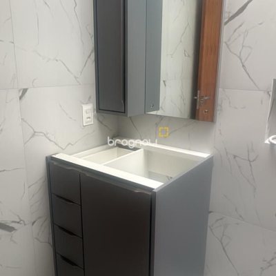 Casa com 107m², 3 quartos (sendo 1 suíte), 2 garagens, no bairro Potecas em São José