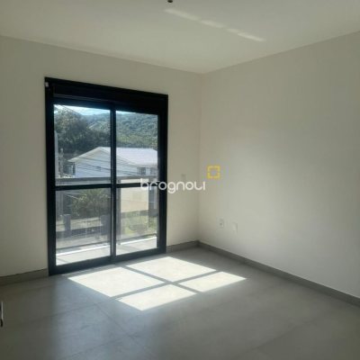 Casa com 107m², 3 quartos (sendo 1 suíte), 2 garagens, no bairro Potecas em São José