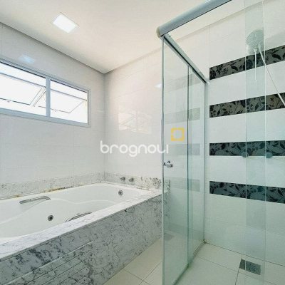 Casa com 225m², 3 quartos (sendo 1 suíte), 2 garagens, no bairro Campeche em Florianópolis
